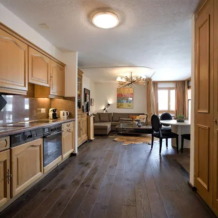 Chesa Ludains 8 Apartment