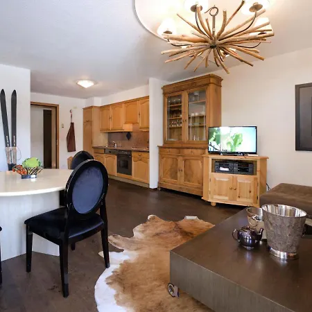 Chesa Ludains 8 By Interhome Daire *